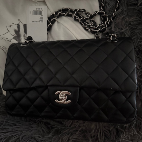 Chanel bag - Picture 1 of 6